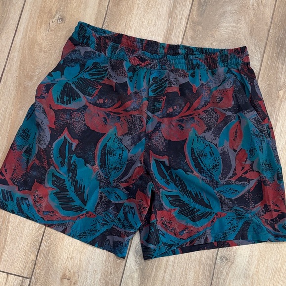 lululemon athletica Red and Blue Patterned Men's Athletic Shorts - Picture 1 of 4